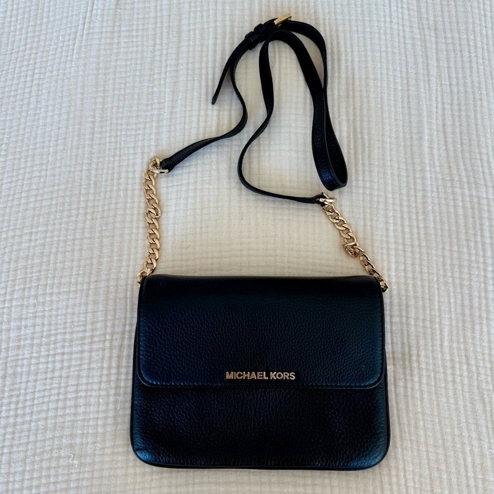 BRAND NEW! Michael Kors Pebble Leather Crossbody Bag in Black